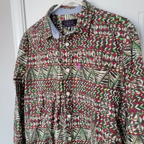 MNWKA Mens Button Down Shirt Red Green Black Tribal Design Size M - Picture 2 of 10